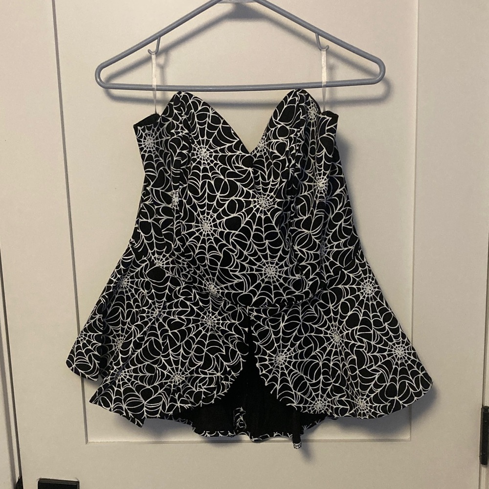 Black and White Strapless Top